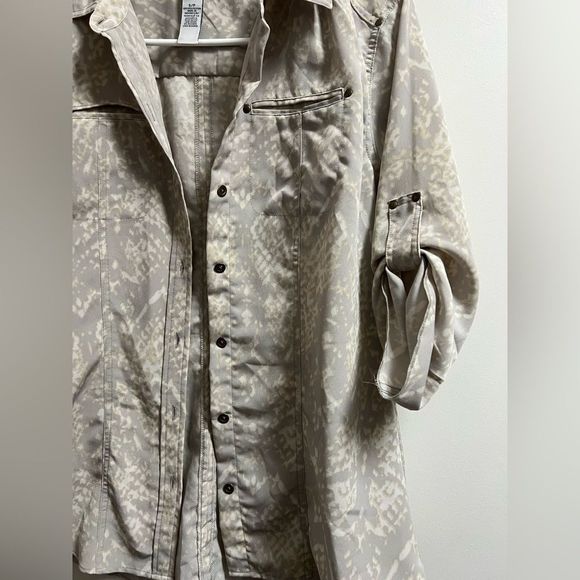 Calvin Klein Womens Blouse Shirt -Roll Tab Sleeve - Button Down Gray Size Small - Picture 8 of 13